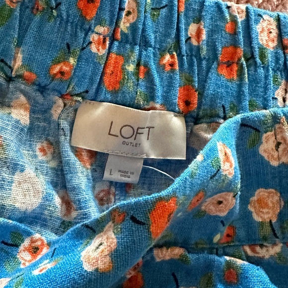 LOFT blue floral skirt with pockets - Picture 2 of 4